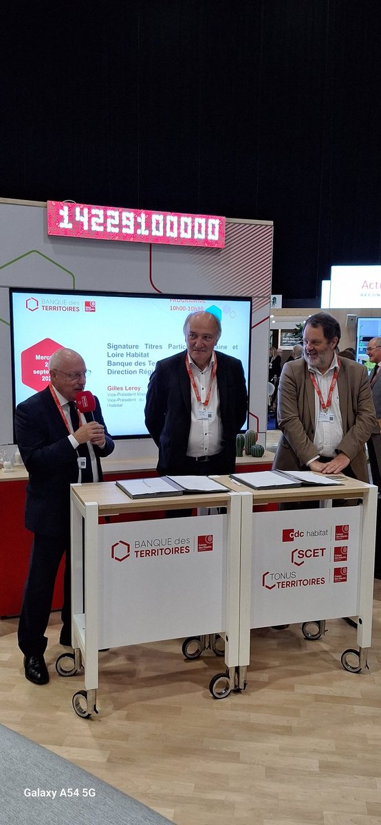 Très heureux de poursuivre le partenariat intense avec <a href="/MeldomysGroupe/">Meldomys Groupe</a> en souscrivant 15 MEuros de titres participatifs sur le stand <a href="/BanqueDesTerr/">Banque des Territoires</a> du congrès <a href="/UnionHlm/">UnionHlm</a>. 3 objectifs: construire +, rénover + et contribuer à la dynamique des centres bourgs en <a href="/Maine_et_Loire/">Département Maine-et-Loire</a>