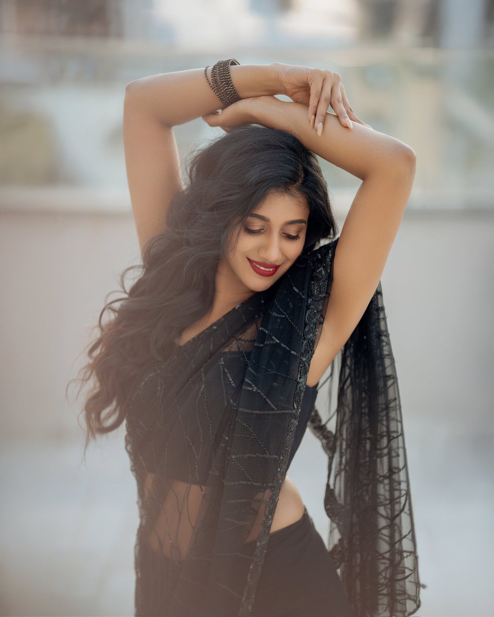Yuvraaj (@proyuvraaj) on Twitter photo #ShilpaManjunath absolutely slaying in this elegant black saree 😍✨
<a href="/ShilpaManjunat/">Shilpa Manjunath👑</a> <a href="/UVCommunication/">UV Communications</a> #ShilpaManjunath absolutely slaying in this elegant black saree 😍✨
<a href="/ShilpaManjunat/">Shilpa Manjunath👑</a> <a href="/UVCommunication/">UV Communications</a>