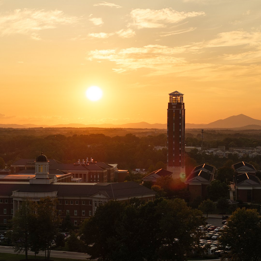 libertyuonline's tweet photo. For the grace of God has appeared, bringing salvation for all people, training us to renounce ungodliness and worldly passions, and to live self-controlled, upright, and godly lives in the present age. - Titus 2:11-12 #libertyuniversity #libertyuonline https://t.co/emtmZHo7oc