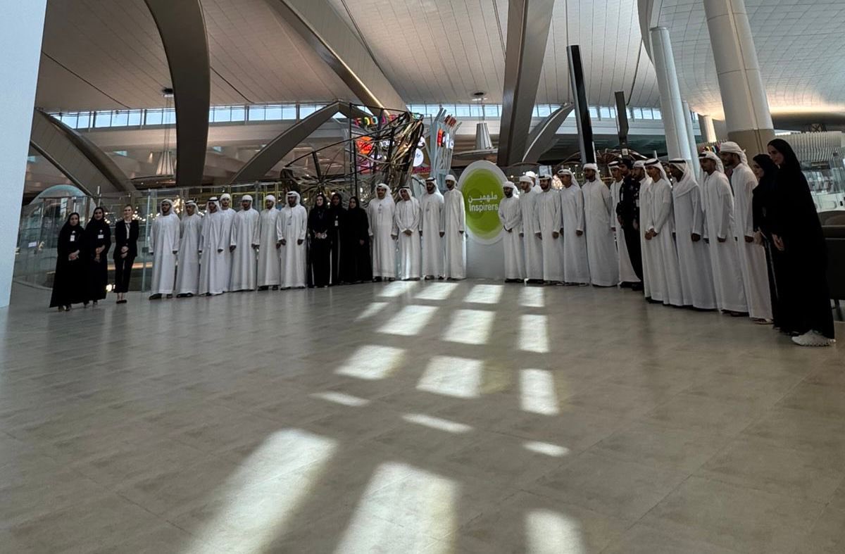 3litamim's tweet photo. سعدنا بالمشاركة في فعالية "ملهمين" إحدى فعاليات مجلس شباب مطارات أبوظبي الخلّاقة، التي ترعاها الشيخة اليازية بنت نهيان بن مبارك آل نهيان، وتحدثنا فيها مع صفوة من شباب الإمارات الطموحين المتطلعين إلى المستقبل بأفكار وثّابة محلّقة، وسعدنا بالحديث معهم عن القيم الملهمة كما تتجلي في شعر الشيخ زايد، وعن ملامح الشخصية الملهمة، استلهاماً لصفات الأب المؤسس الشيخ زايد طيب الله ثراه، وصاحب السمو الشيخ محمد بن زايد رئيس الدولة حفظه الله.
وبفضل إلهام القيادة الحكيمة  يبرز في دولة الإمارات في كافة المجالات، الكثير من القيادات من الذين تتحقق فيهم شروط الشخصية القيادية المُلهِمة، وهي الطموح والإبداع والعطاء والقدرة على القيادة ونشر الطاقة الإيجابية والحماس والمصداقية ووجود رؤية واضحة للمستقبل كما تظهرها فرائد شعر الشيخ زايد رحمه الله. 
وإذا كان لنا أن نفخر في الإمارات، فإننا علينا أن نضع في بداية كل فخر، نموذج القيادة الحكيمة لدولة الإمارات، التي لا يحد طموحها حد، وأصبحت مصدر إلهام، ليس للإماراتيين فقط، بل للعالم كله.