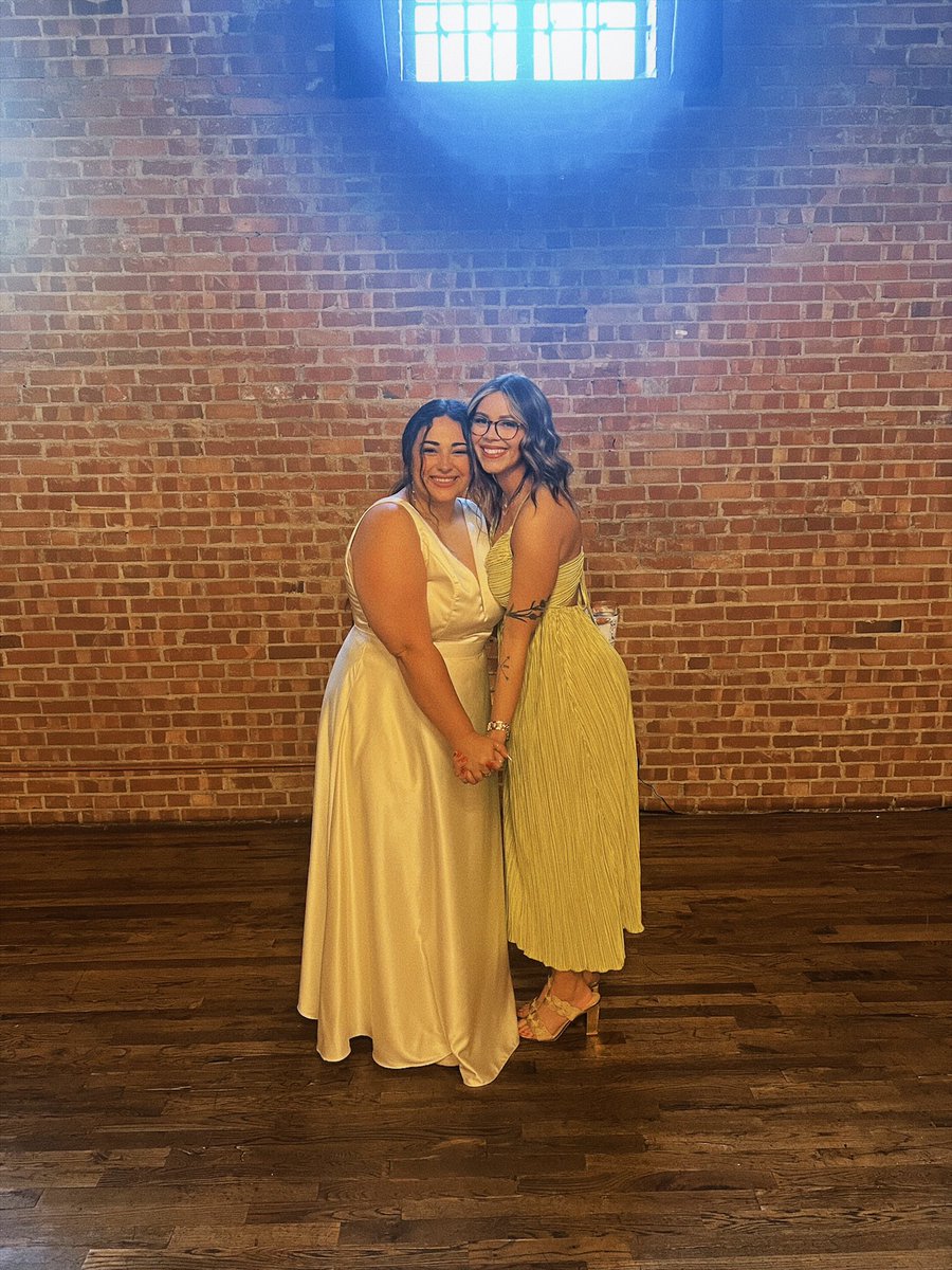 ashtond_clark's tweet photo. my best friend in every lifetime👭🏻

happy birthday holl, love you forever🎈🤍 https://t.co/l06JzTDwB2