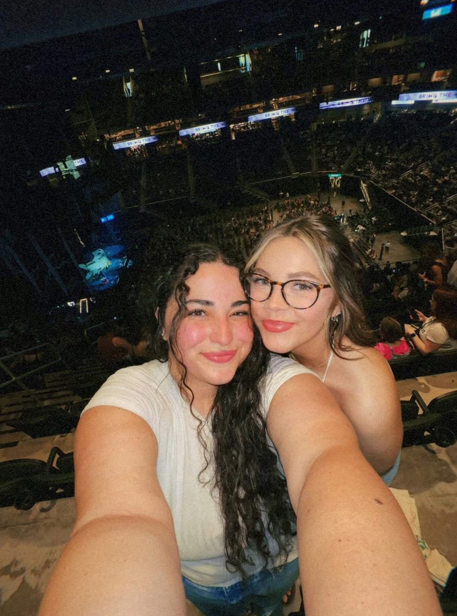 ashtond_clark's tweet photo. my best friend in every lifetime👭🏻

happy birthday holl, love you forever🎈🤍 https://t.co/l06JzTDwB2