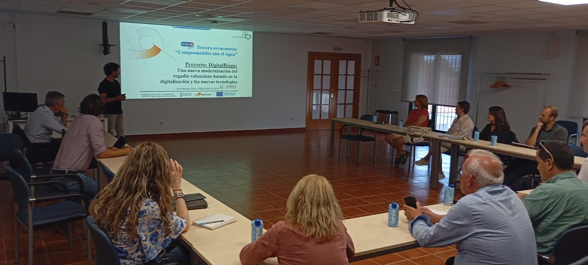 DigitalRiego's tweet image. 👨‍💼Participación de @AguaCide e @IviaRiegos en el foro &quot;Comprometidos con el agua&quot; que ha organizado Club @CarrefourES. Presentamos resultados del proyecto y validación de los modelos de 🧮 cálculo de necesidades de riego 💧 en las parcelas de @Bouquet_es. #FEDER #RetoIvaceInnova