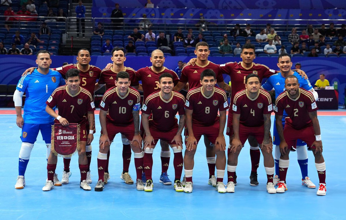 Sin hacer mucha bulla y sin recibir mucho apoyo, ahí está la Vinotinto de Futsal eliminando a una selección top 3 del mundo metiéndose en los 4tos de final de un mundial🇻🇪🇻🇪🇻🇪

APLAUSOS DE PIE PARA ESTOS JUGADORES.