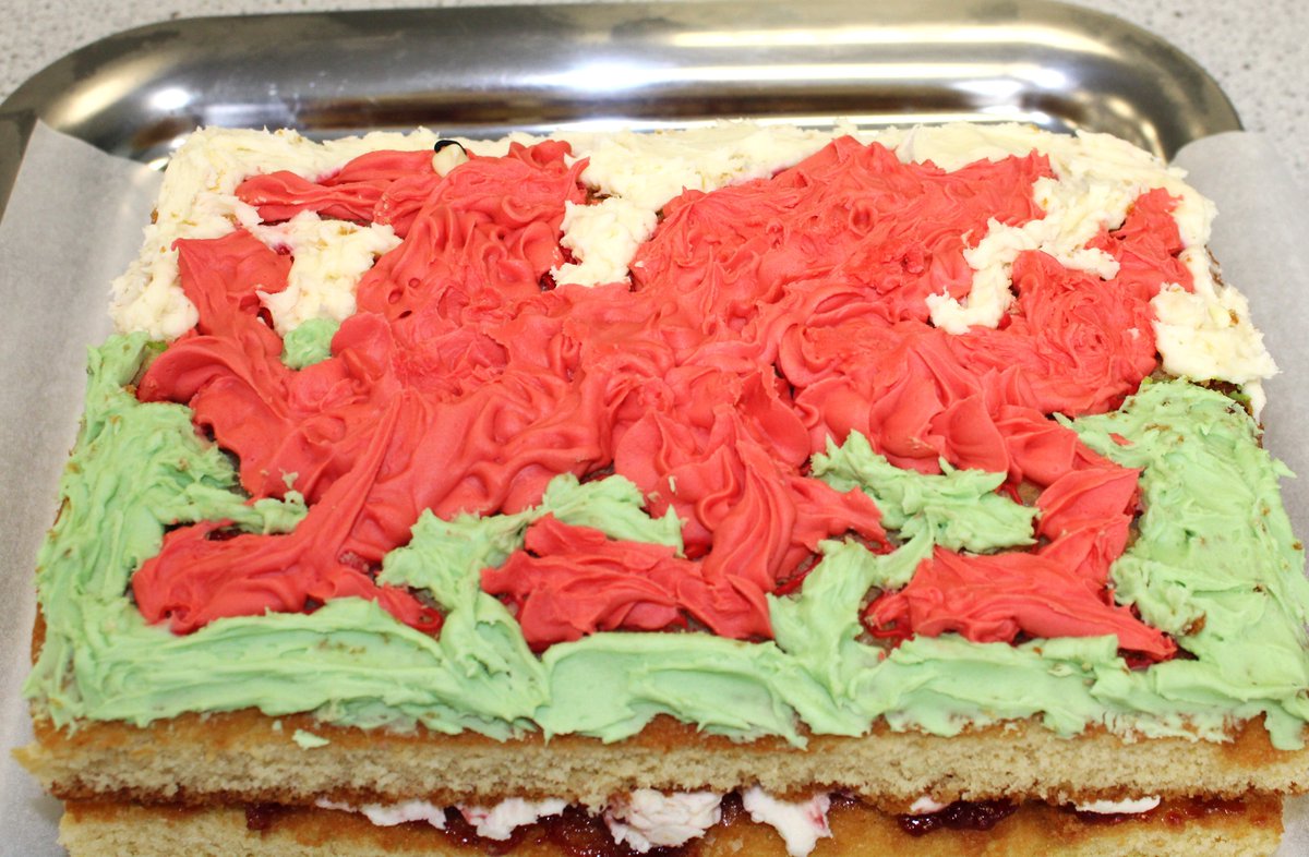 darlandhigh's tweet photo. The European Day of Languages is here and our languages department is over run with cakes baked by our wonderful students.
A huge thank you to the students who baked cakes, they will be on display in the cookery room later during open evening. https://t.co/LUCYpQAfA4
