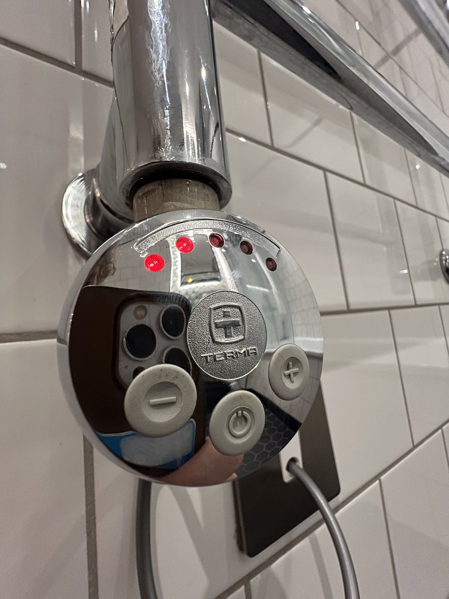 silversmuger's tweet photo. @TermaGroup 

Nie moge znalezc instrukcji do tego produktu. Czy to normalne ze tylko lewa strona sie nagrzewa? https://t.co/5d4pgzjeIS
