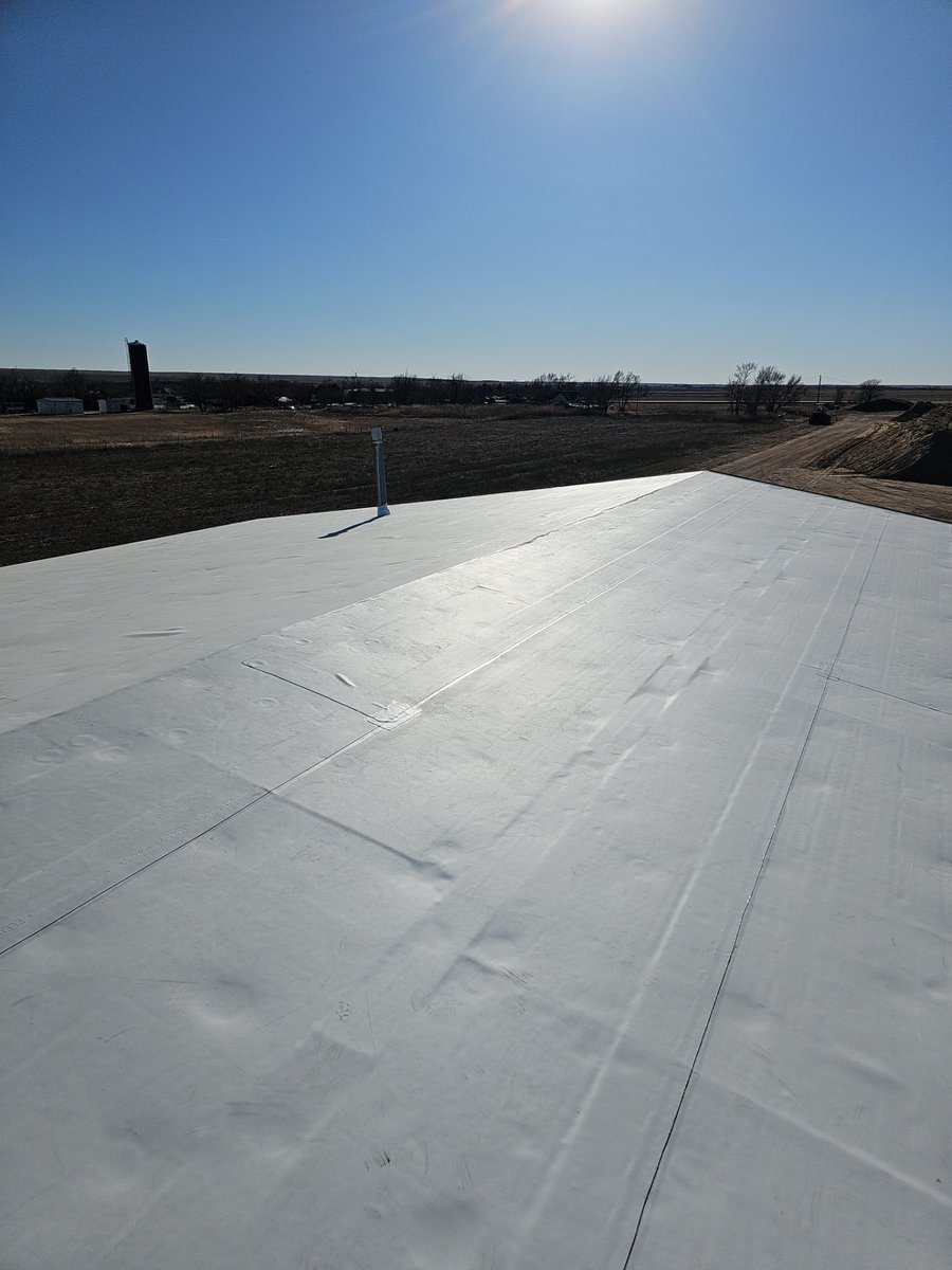 StanfieldI98515's tweet photo. #FamilyOwned and proud! In 2008, Dustin Stanfield joined to lead our roofing crew, and in 2009, Jud Stanfield came on board to run the shop. At Stanfield Roofing, we treat every project with the same careful attention. Thank you for trusting our family to protect yours. https://t.co/GBRetS64MN