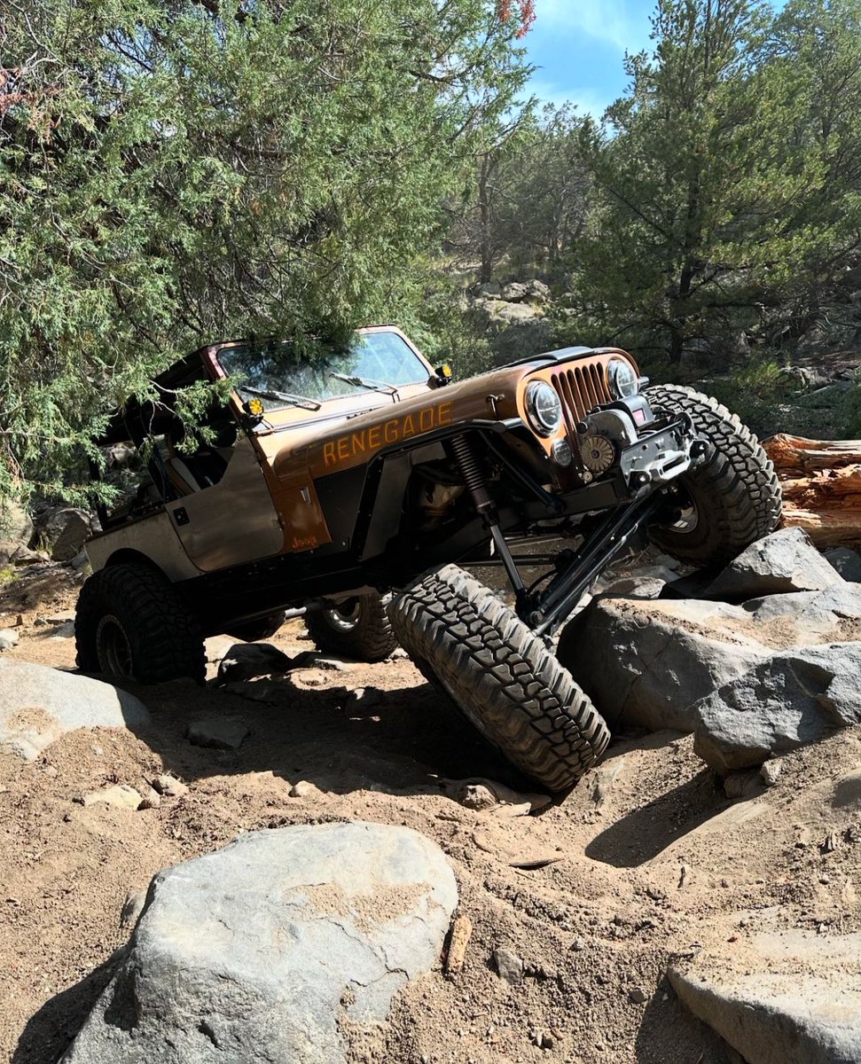 I love seeing old iron with new breath! Keep the classics going! 

Credit: Luke Graham / 85.ren3gade