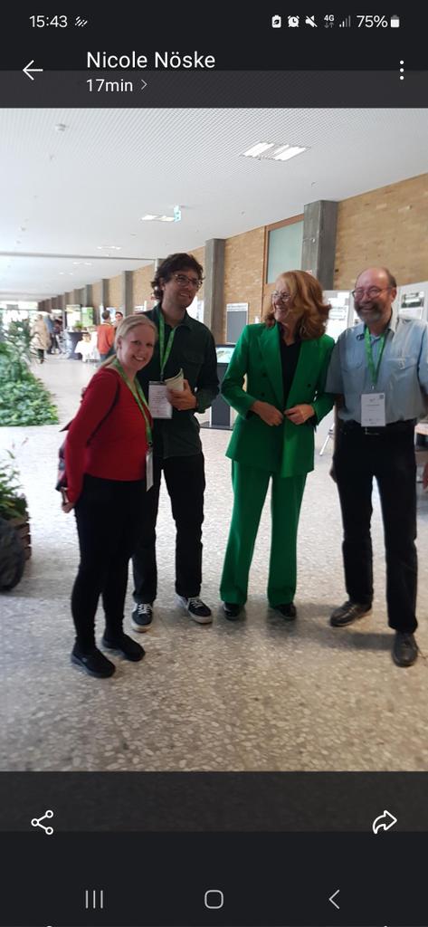 KatjaWaskow's tweet photo. Auch die Bürgermeisterin Saarbrückens Barbara Meyer &amp; die Ministerin des Saarlandes Petra Berg sind von #FörTax begeistert und durchsuchen die FörTax Datenbank nach Kursen &amp; Akteuren die #Artenkenntnis vermitteln.  #SAKA #DNT2024 @BfN_de @Leibniz_LIB @KennArt_arten @RoteListe_RLZ https://t.co/6GyGpXgCYg
