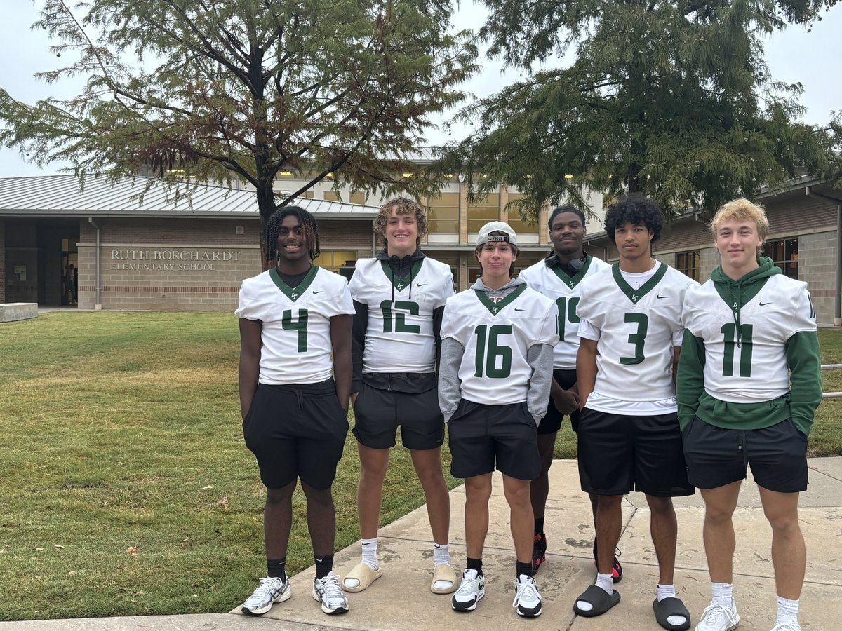 LTBlazerRecruit's tweet photo. Trail Blazers out this morning Greeting kids at our feeder elementary schools!!!
#GiveOfYourself
#BorchardtES
#ShawneeTrailES
#SmithES
“LTHS Feeder School Night”
LT Football vs Reedy Lions
Kuykendall Stadium
Friday, 9/27
7:00pm https://t.co/yAbIBXesnk