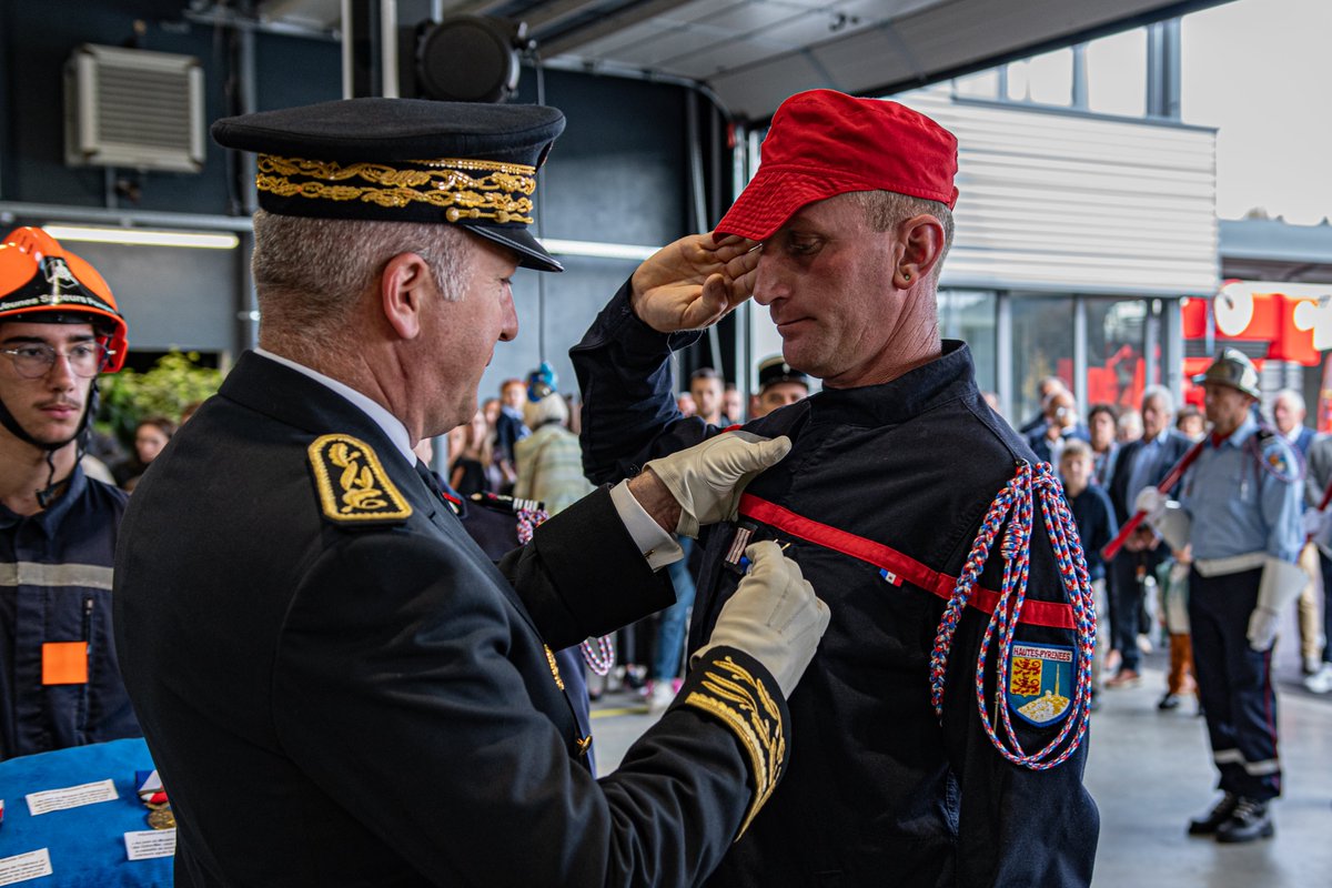 #VotreSécurité 🚒| Journée nationale des #SapeursPompiers à Lourdes. Afin de valoriser l’engagement des pompiers du <a href="/Sdis65/">SDIS 65</a>, 14 d’entre eux ont reçu une distinction.

Merci pour votre #dévouement, 365 jours par an,afin d’assurer les premiers secours.