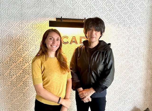 StudioCamelia_'s tweet photo. We were delighted to meet with @MotoisakurabaM in Tokyo on the occasion of #TokyoGameShow2024 ! 
We talked a lot about Alzara as you can imagine 🥰 https://t.co/qMWZWIsssp