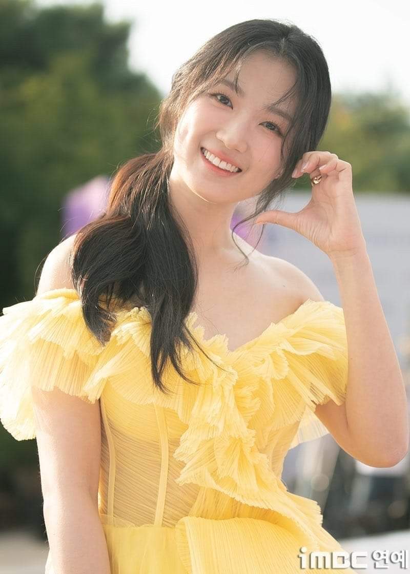 SubeomsPH's tweet photo. #LovelyRunner actresss Kim Hye Yoon at the Seoul International Drama Awards 2024. 🌟✨️💛
#KimHyeYoon https://t.co/6mJwKZyaju