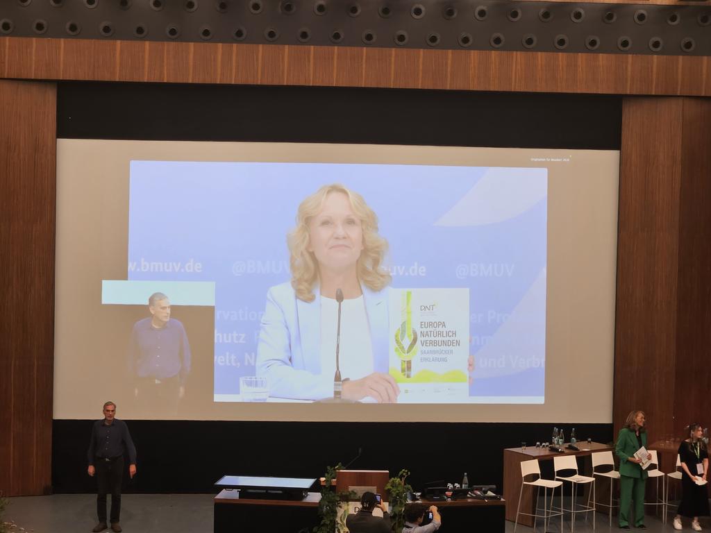 KatjaWaskow's tweet photo. Bundesministerin Steffi Lemke nimmt online die #SaarbrückerErklärung entgegen, die auch von #FörTax unterstützt wird. #DNT2024 @Leibniz_LIB @KennArt_arten @RoteListe_RLZ @BfN_de https://t.co/TWO3irIlo3