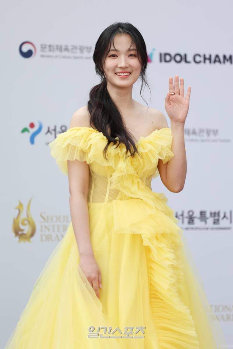 SubeomsPH's tweet photo. #LovelyRunner actresss Kim Hye Yoon at the Seoul International Drama Awards 2024. 🌟✨️💛
#KimHyeYoon https://t.co/6mJwKZyaju