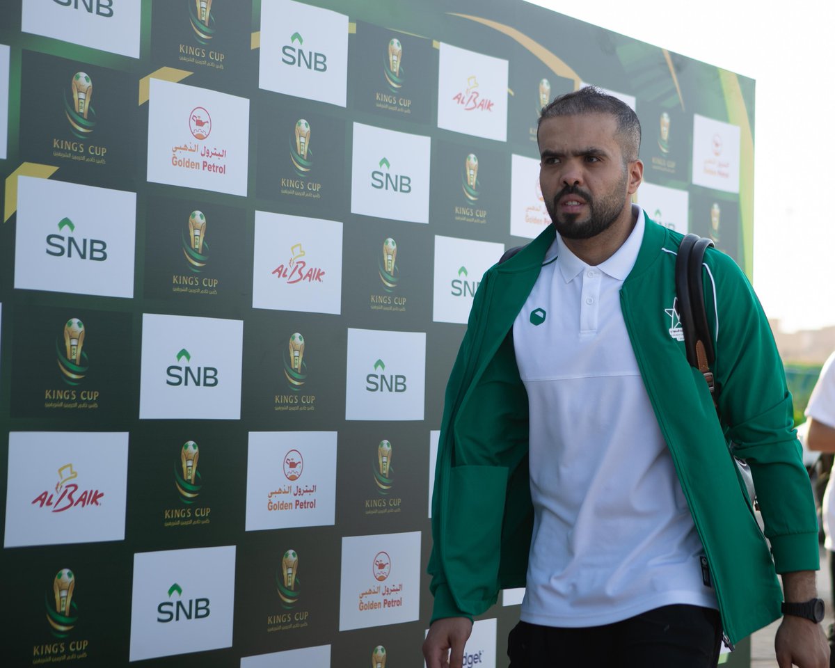 alnajmahfc's tweet photo. نجوم #نجمة_عنيزة 
يصلون الى ملعب اللقاء🤩💚.  

#النجمة_ضمك💚

#أغلى_الكؤوس https://t.co/KeYK9JoCWz