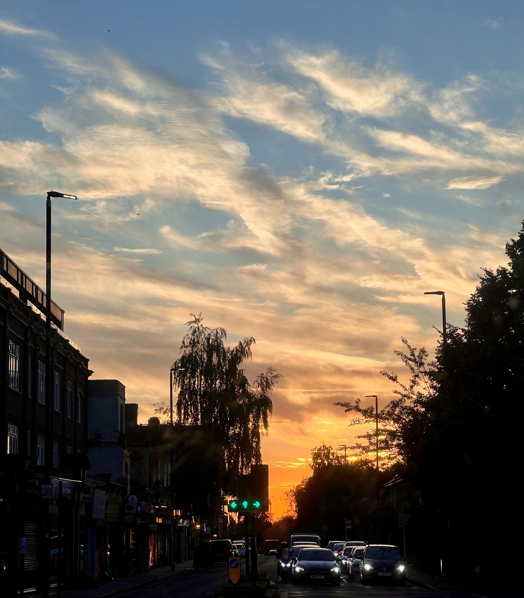 LizzieHelenMay's tweet photo. #fourforFriday - summer is officially over but memories of the long evenings remain - an evening sky from each of June, July, August & September https://t.co/CfkuG1dgYQ