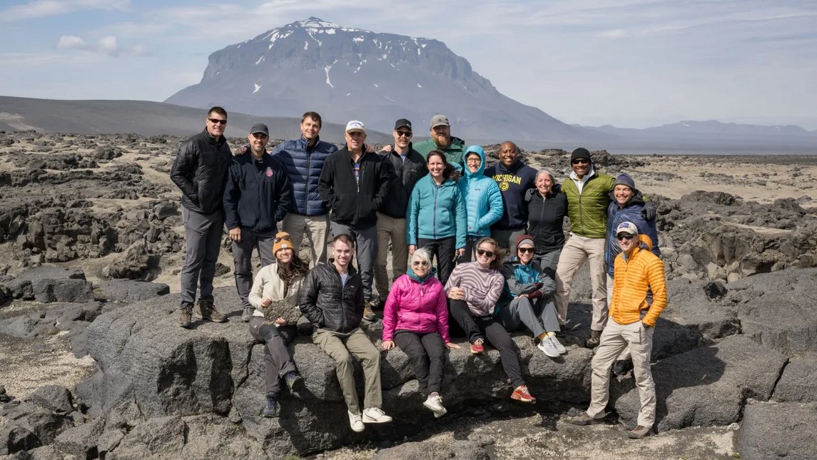 NASA's tweet image. As our #Artemis II crew prepares for their historic trip around the Moon, they recently took a trek across the Icelandic landscape to build their skills in geology: go.nasa.gov/4exMg9k
