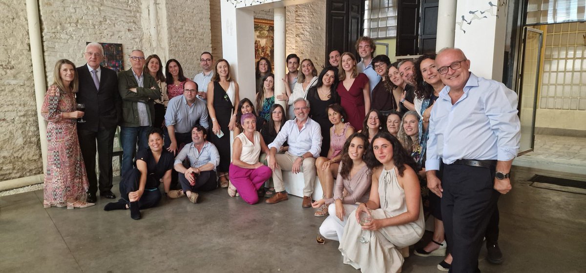 Enhorabuena <a href="/luciaggracia/">Lucía G Gracia</a> y <a href="/BothaynaOulad/">bothayna oulad</a> 
Ya sois especialistas en #Endocrinología y #Nutrición

Siempre formaréis parte de nosotros! Y de la familia <a href="/HospitalUVRocio/">Hospital Universitario Virgen del Rocío</a> 
🫶❤️
#somosHUVR

<a href="/SAEDYN_/">SAEDYN</a>  #Endopower <a href="/ElenaDF75/">Elena D</a> <a href="/gh_n86/">Noelia</a> <a href="/alfonsosotoendo/">Alfonso Soto Moreno</a>