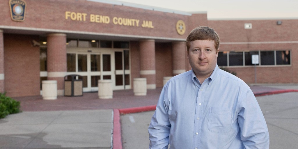 IJ's tweet photo. The government doesn’t get to decide who reports the news. 

Justin Pulliam is a citizen journalist with the same #1stAmendment rights as anyone else. Police cannot retaliate against him because they don't like his coverage or commentary.

Yesterday, a Texas court found that Justin's First Amendment rights were violated by the county’s Sheriff.

The court ruled not only that Fort Bend County violated Justin’s free-speech rights, but that his rights were so clearly established that Sheriff Fagan has no qualified immunity.

The ruling also lets a separate claim for false arrest while Justin was recording deputies move to trial.

Read more here: https://t.co/tfCzGunym8