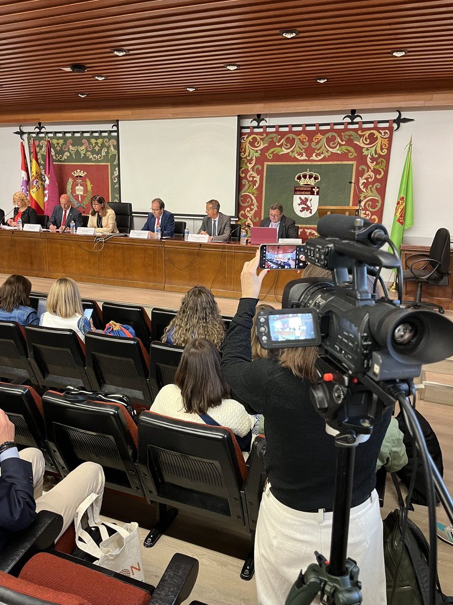 🚀Inicia el #CIT2024 ☺️
Como dice su director, Don Manuel Sánchez de Diego “un espacio de encuentro para académicos, periodistas, personas de la Administración Pública”
<a href="/COTransparencia/">Congreso Internacional de Transparencia #CIT2025</a>