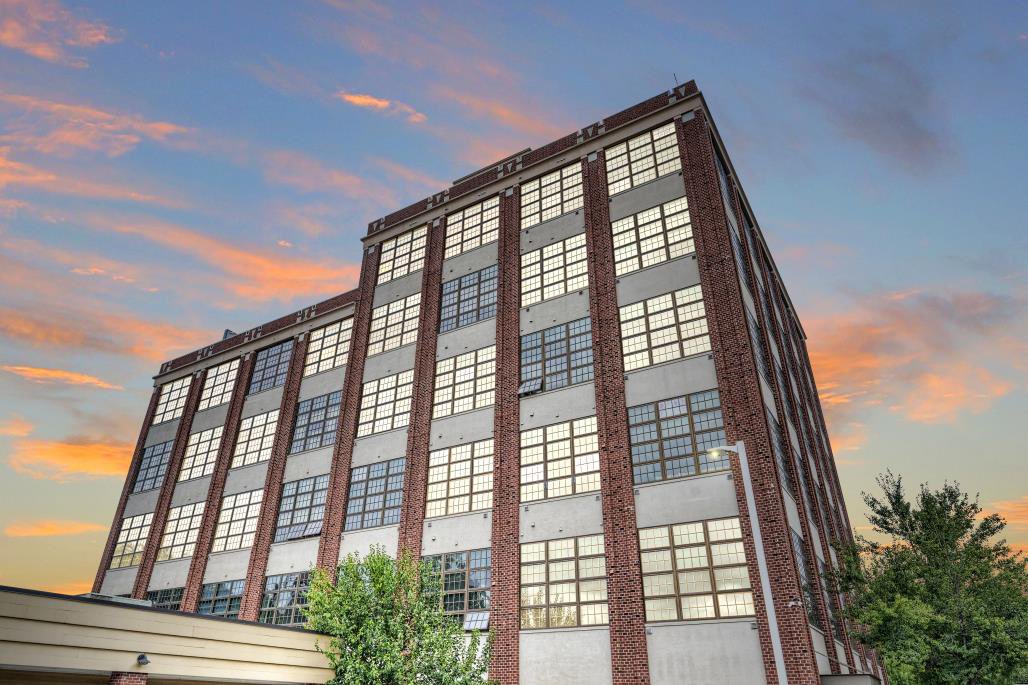 Welcome to Residence 201 at The Garrison, where industrial chic style and thoughtful design merge to create the perfect setting for luxury loft living!

Agent: Shane McDevitt
Firm; The McDevitt Agency
Details: TheGarrisonLuxuryLoft.com
