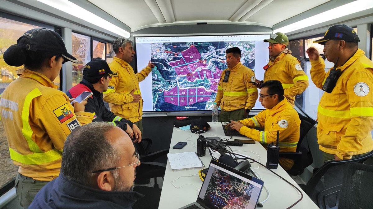 ALERTA QUITO 🆘️ En momentos de tragedia como los incendios forestales que golpean a nuestra querida Quito, es cuando más necesitamos estar unidos. No es momento de divisiones ni de politizar el dolor de nuestra gente. Extendemos nuestra solidaridad a la Carita de Dios y a todas