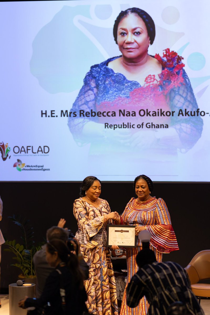 DeniseNyakeru's tweet photo. Représentant Mme Sustjie MBUMBA, Première Dame de la Namibie et Présidente en exercice de l’@OAFLAD , j’ai eu l’honneur de présider l’événement parallèle organisé par notre organisation en marge de la 79e session des Nations Unies par notre organisation, sur le thème « Nous sommes égaux : amplifier le changement grâce à la collaboration ».

À travers cette rencontre, nous avons réaffirmé notre engagement en faveur de l'égalité des sexes et de l'autonomisation des femmes sur notre continent. Nous avons ensemble eu l'occasion de partager les progrès réalisés par nos pays dans les domaines de la santé, de l'éducation, de l'autonomisation économique des femmes et de la lutte contre la violence basée sur le genre.

« #NousSommesEgauxEnAction », la deuxième phase de notre campagne « #NousSommesEgaux » lancée en juin 2023 à Kinshasa, marque un pas supplémentaire vers l’atteinte de nos objectifs. Elle s'appuie sur la collaboration et le soutien de nos partenaires internationaux pour transformer nos efforts en actions concrètes.

Je remercie toutes les Premières Dames, les partenaires et les intervenants qui ont contribué à faire de cet événement un succès. Ensemble, nous pouvons bâtir un avenir où chaque individu, sans distinction de genre, peut s'épanouir et contribuer au développement de nos sociétés.

#WeAreEqual #OPDADInUNGA #UNGA79