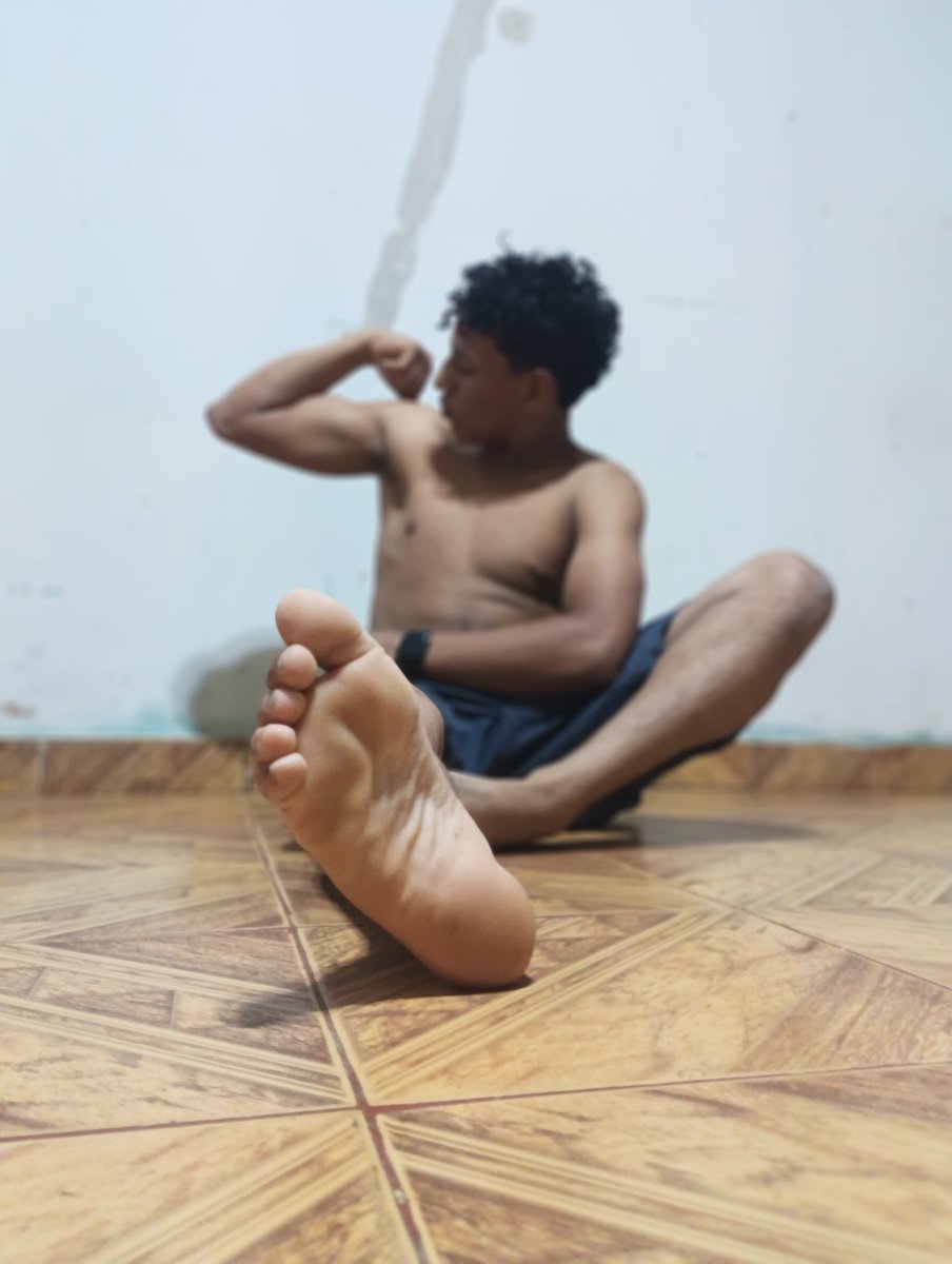 FeetMasterSmith's tweet image. Divinity 👑 🦶🏻
@MASTER_UPDATES @nick_gtwb @RT4Masters2 @rt_feet @findominfluence @MASTERS_PROMOS #feet #feetmale #master #cashslaves #findom #macrophile #fags #feetcrush #feetworshi̇p #feetlove