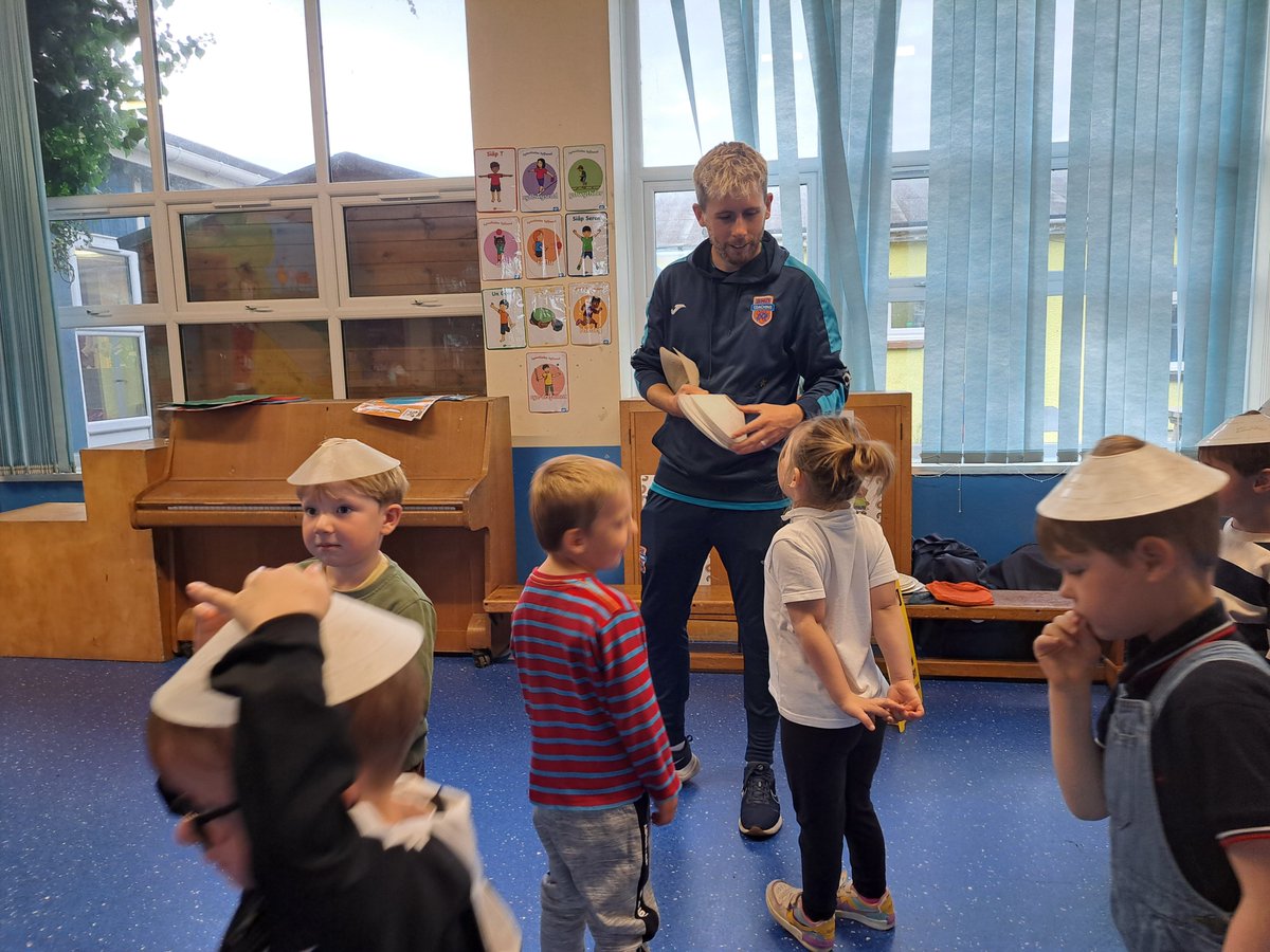 llwynyreos's tweet photo. Our BMO sports session is a highlight of our week here in Blwyddyn 1. Diolch yn fawr to Mr Bryn for fun sports sessions keeping us healthy and active! #llyeblwyddyn1 #BmoCoaching #Healthyconfidentindividuals https://t.co/bPCH3e1Ssl