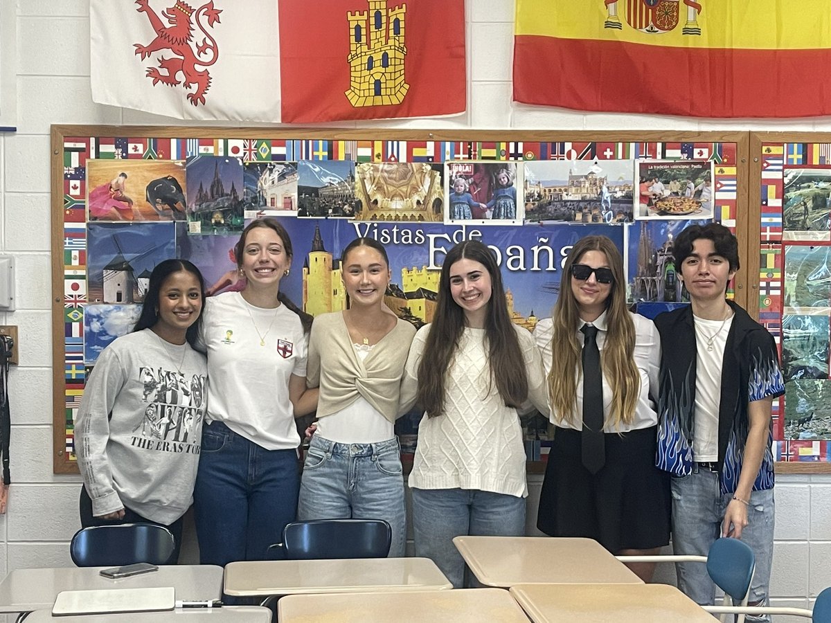 Hola a Todos! Meet your <a href="/SandburgHS/">Carl Sandburg H.S.</a> National Spanish Honor Society Exec Board for the 2024-2025 School Year:
Presidenta: Allyson Haran
Vicepresidenta: Iris Delis
Secretaría: Sofia Szaflarski
Tesorera: Julia Pajak
Historiador: Dani Arreola
Historiadora: Eesha Pathak