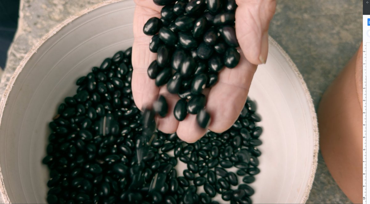 Mil gracias a <a href="/CoroTellechea/">Coro Tellechea</a> y @RadioSnn por la entrevista de hoy.🥰

Mañana a las 16:30, único pase del corto Km 0. Cines Trueba (<a href="/SadeCines/">Sade Cines</a>), a competición en la sección <a href="/euskolabel/">Eusko Label</a> del <a href="/sansebastianfes/">Donostia Zinemaldia - Festival de San Sebastián</a>.

La entrevista: ⬇️
cadenaser.com/audio/17272725…

#72SSIFF #EuskoLabel #Km0