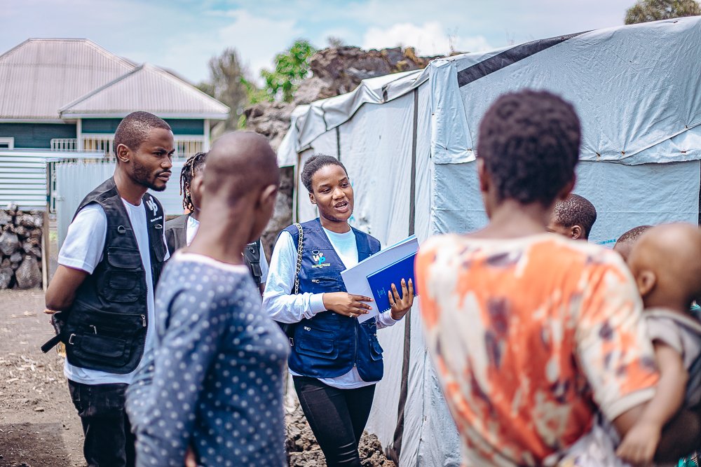 womanpowerdrc's tweet photo. L'Équipe de sensibilisation de Woman Power DRC : nous menons une campagne de sensibilisation porte-à-porte sur le VSBG et le SSR dans le camp de déplacés à Shabindu. Cette initiative s'inscrit dans le cadre de notre projet de réponse d'urgence au VSBG et #SSR #Sensibilisation #VS https://t.co/H71N7cuNdt