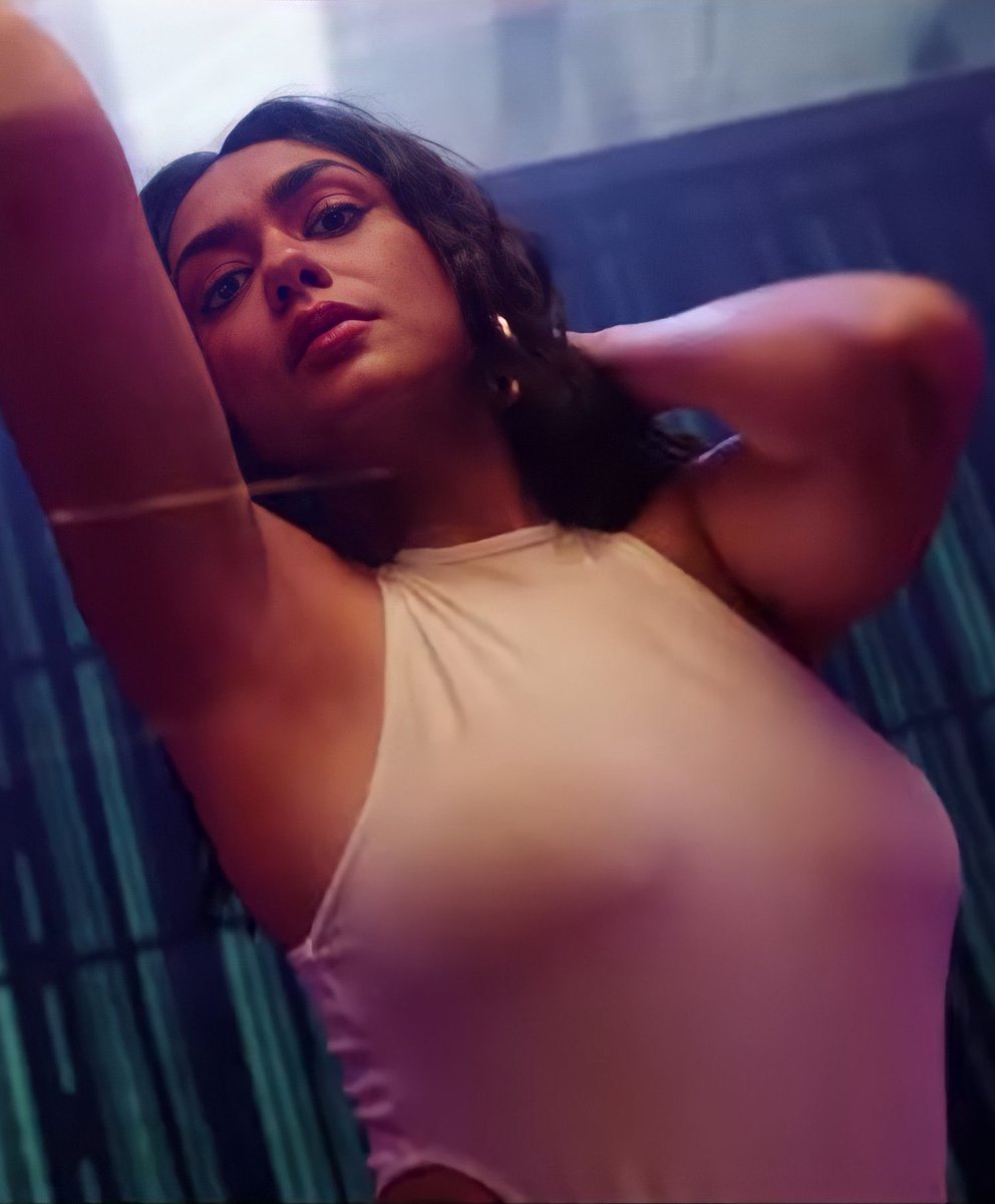 Cinema_Rasanai's tweet photo. #MrunalThakur #MrunalThakurhot 😻 ❤❤#RashmikaMandana #KeerthySuresh #Malavika #KiaraAdvani #Nayanthara #MrunalThakur #DishaPatani #PriyankaMohan #MeenakshiChaudhary #TamannaahBhatia #RaashiiKhanna https://t.co/zXLK2BXt4i