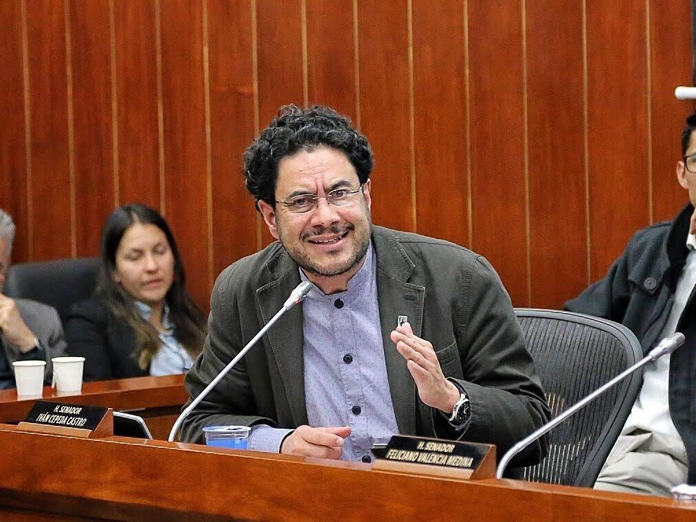➡️ Porky Duque recibe una denuncia más, esta vez de parte del Senador colombiano Iván Cepeda, quien lo señala por la compra ilegal de software israelí Pegasus.

Porky debe ser arrestado y pagar por sus crimines que se haga justicia.

#Noticias #Colombia #25Septiembre