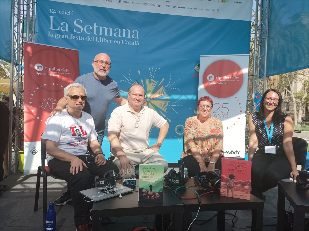🎙️Aquest dijous 26/09 a les 18:00 emetrem el l'especial #TempsDeLlibres gravat a la 
📚<a href="/LaSetmana/">La Setmana</a> amb <a href="/DuraCarles/">carles.dura</a>
i <a href="/AnnaVillalonga/">Anna M Villalonga</a>❤️
Sintonitza'ns al 91.3 FM Ripollet Ràdio o a ripolletradio.cat
<a href="/Evazqupu/">Elisabet Vazquez</a> <a href="/RipolletRadio/">Ripollet Ràdio</a> <a href="/universllibres/">Univers</a>
<a href="/penguinllibres/">Penguin Llibres</a> #Llibres #radio