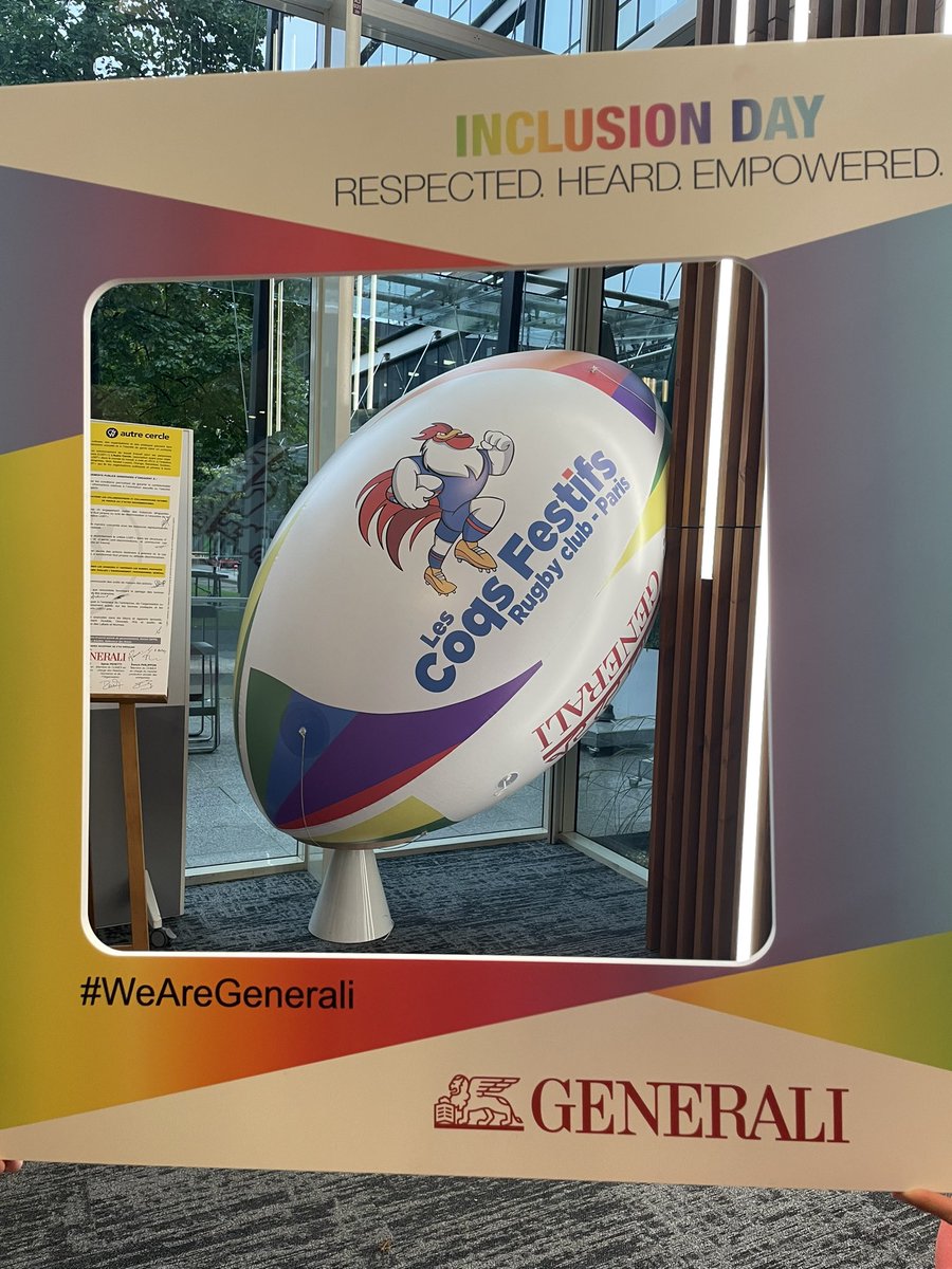 PRland's tweet photo. Le ballon @lescoqsfestifs (format géant) parmi les stars de l’#InclusionDay chez @generalifrance #WeAreGenerali https://t.co/5wI4SkL6fQ