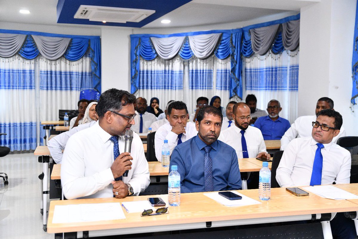 MNP_Secretariat's tweet photo. މޯލްޑިވްސް ނެޝަނަލް ޕާޓީގެ ޤައުމީ ހިންގާ ކައުންސިލްގެ 9 ވަނަ ބައްދަލުވުންވަނީ މިއަދު ބާއްވާފައެވެ. މިބައްދަލުވުމުގައި މައިގަނޑުގޮތެއްގައި މަޝްވަރާކުރެވިފައިވަނީ ޕާޓީގެ ހިންގުން އިތުރަށް ހަރުދަނާކޮށް، ޕާޓީގެ މިސްރާބު ބައްޓަ��ްކުރާނެ ގޮތާއި މެދުގައެވެ. https://t.co/w9CpMeb1Qg