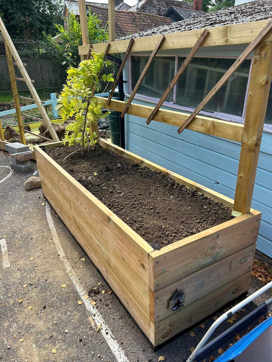 whbond's tweet photo. We recently screened and delivered soil from Holbeam dam to a local primary school for their planters, which are being used to decorate the schools outdoor play area!🪴
We are super happy to have been able to support this local project!💚
#localproject #primaryschool #planters https://t.co/SI8tmCX1pJ