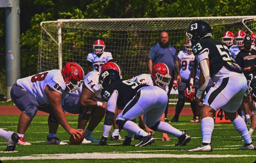 MohanadNahhasDL's tweet image. ⁃6’3” 250bs
⁃Freshman 
⁃Hybrid DL
⁃#1 Defense In The Nation 
⁃Ranked #3 JUCO In The Nation
hudl.com/profile/229054…

#JUCOPRODUCT 
@CoachSesay @CoachDonJones