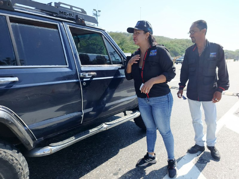 InttContigo's tweet photo. #Prevencion | Mejorar la conducta vial para prevenir siniestros en la vía es una de las razones por las que el @OrChivacoa_ofc se mantiene desplegado orientando a los conductores en la #Cimarrón Andresote. https://t.co/YlPwc0gqSr