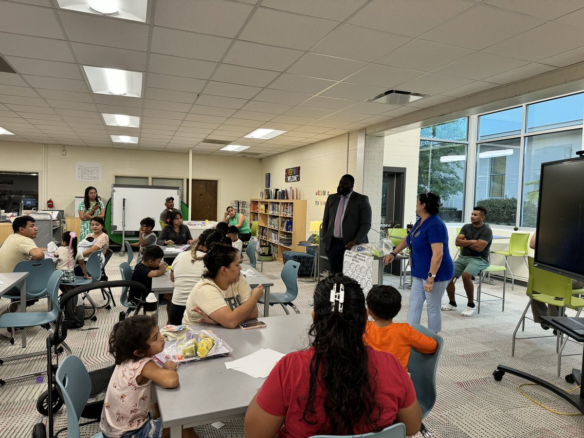 MsBoonesBabes's tweet photo. Last nights Hispanic parent workshop was so much fun! It was a great turnout even with the crummy weather! Looking forward to many more! #MsBoonesBabes @ConderStars https://t.co/KoBPwpoduZ