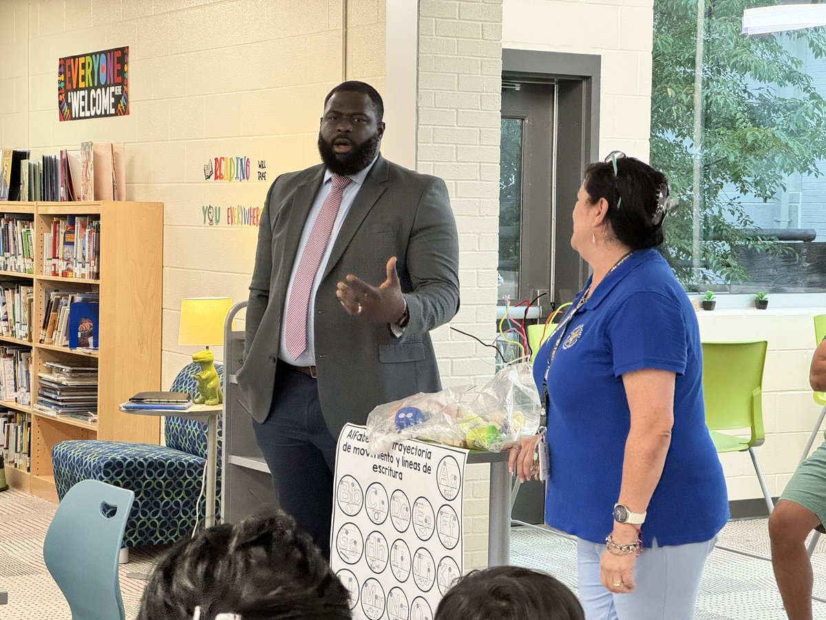 MsBoonesBabes's tweet photo. Last nights Hispanic parent workshop was so much fun! It was a great turnout even with the crummy weather! Looking forward to many more! #MsBoonesBabes @ConderStars https://t.co/KoBPwpoduZ