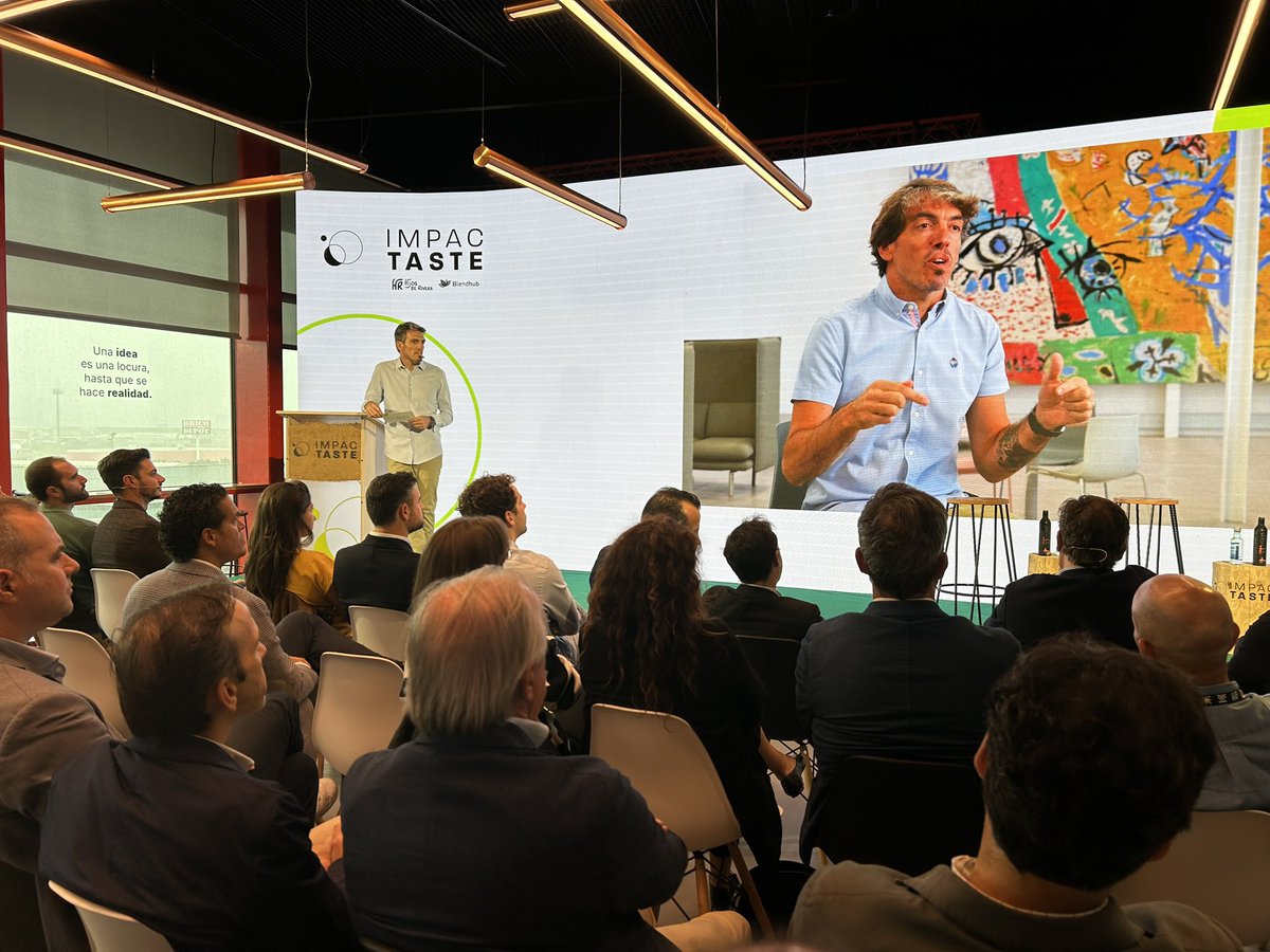 Blendhub's tweet photo. Hoy estamos en A Coruña en la clausura del reto #Impactaste para la revalorización del #bagazo con @MundoHR. @HStammK @emi_sb https://t.co/9H98dxPffU