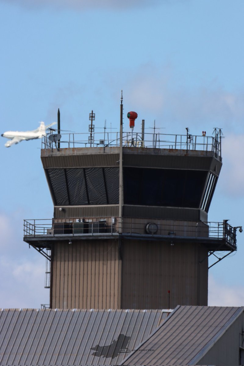 SR_Planespotter's tweet photo. RC-135 62-4135 returns to KGVT after a flight to the Great Lakes. https://t.co/nMO6FWg3Li
