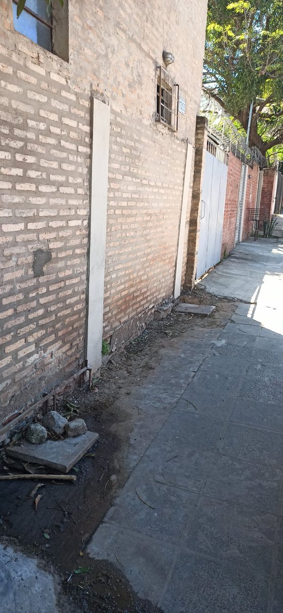 Sael68's tweet photo. @EssapSA buen día me urge respuesta al reclamo N° 121565, alcantarillado rebozando en la vereda, no hacen caso al pedido. https://t.co/PeEZMyllNe