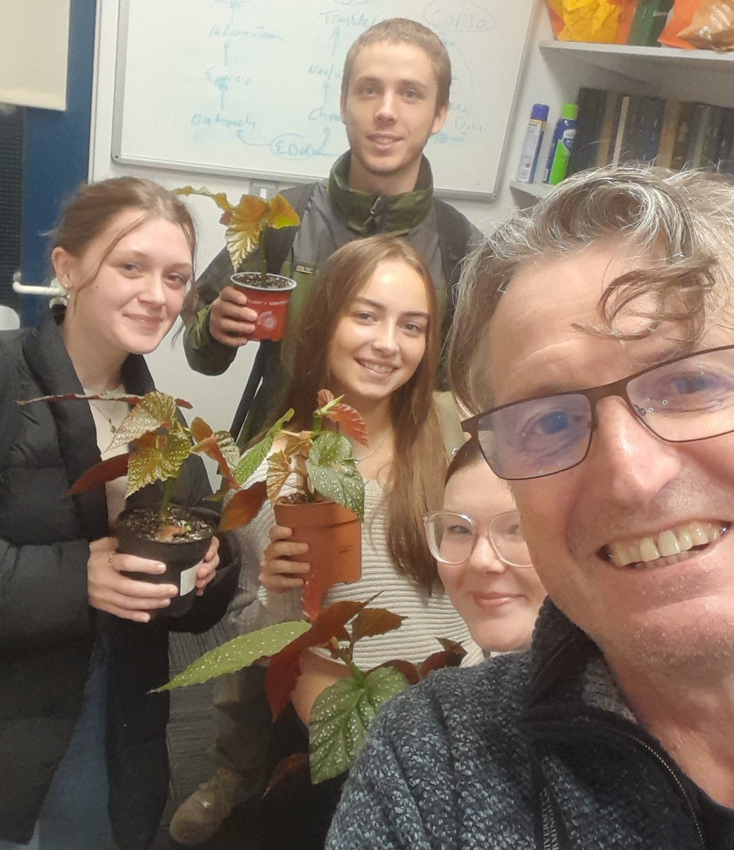 Jeremy Pritchard (@drjpritchard) on Twitter photo Met four of my new first year Human Sciences tutor group todayThey got a doughnut and a begonia. I expect to see the begonia at graduation in 3 years time! <a href="/UoBbiosciences/">UoB Biosciences</a> <a href="/LES_UniBham/">College of Life and Environmental Sciences</a> <a href="/unibirmingham/">Uni of Birmingham</a> Met four of my new first year Human Sciences tutor group todayThey got a doughnut and a begonia. I expect to see the begonia at graduation in 3 years time! <a href="/UoBbiosciences/">UoB Biosciences</a> <a href="/LES_UniBham/">College of Life and Environmental Sciences</a> <a href="/unibirmingham/">Uni of Birmingham</a>