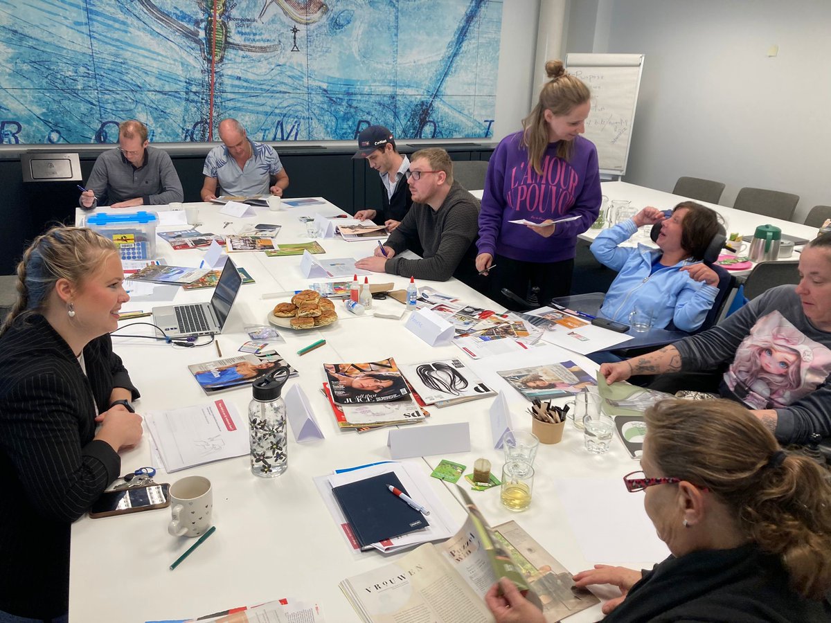 Gisteren startte een groep ervaringsdeskundigen met een 1e trainingssessie waarin zij kennismaken met onderzoek doen. Zodat zij hun ervaringsdeskundigheid nóg beter in kunnen zetten bij wetenschappelijk onderzoek. Meer info over onze training: awvb.nl/product/ervari…