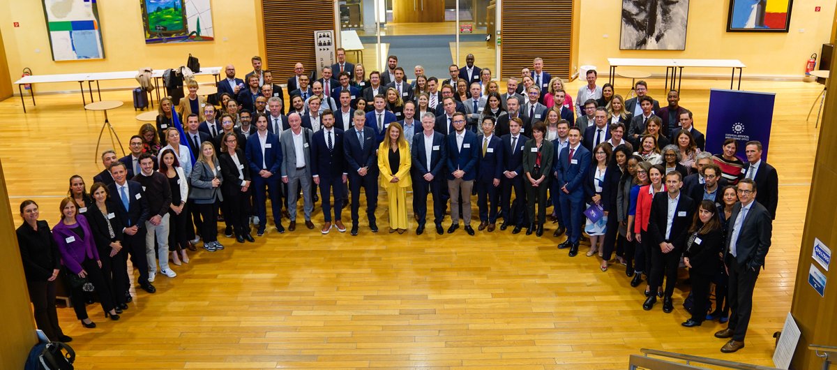 🤖 114 companies signed up for the #AIPact, with more expected to follow, committing to apply #AIAct on voluntary basis before its legal application in EU.

It will help test #AIAct in real life conditions &amp; inform future implementing measures &amp; guidelines of the #AIOffice.

🧵↓