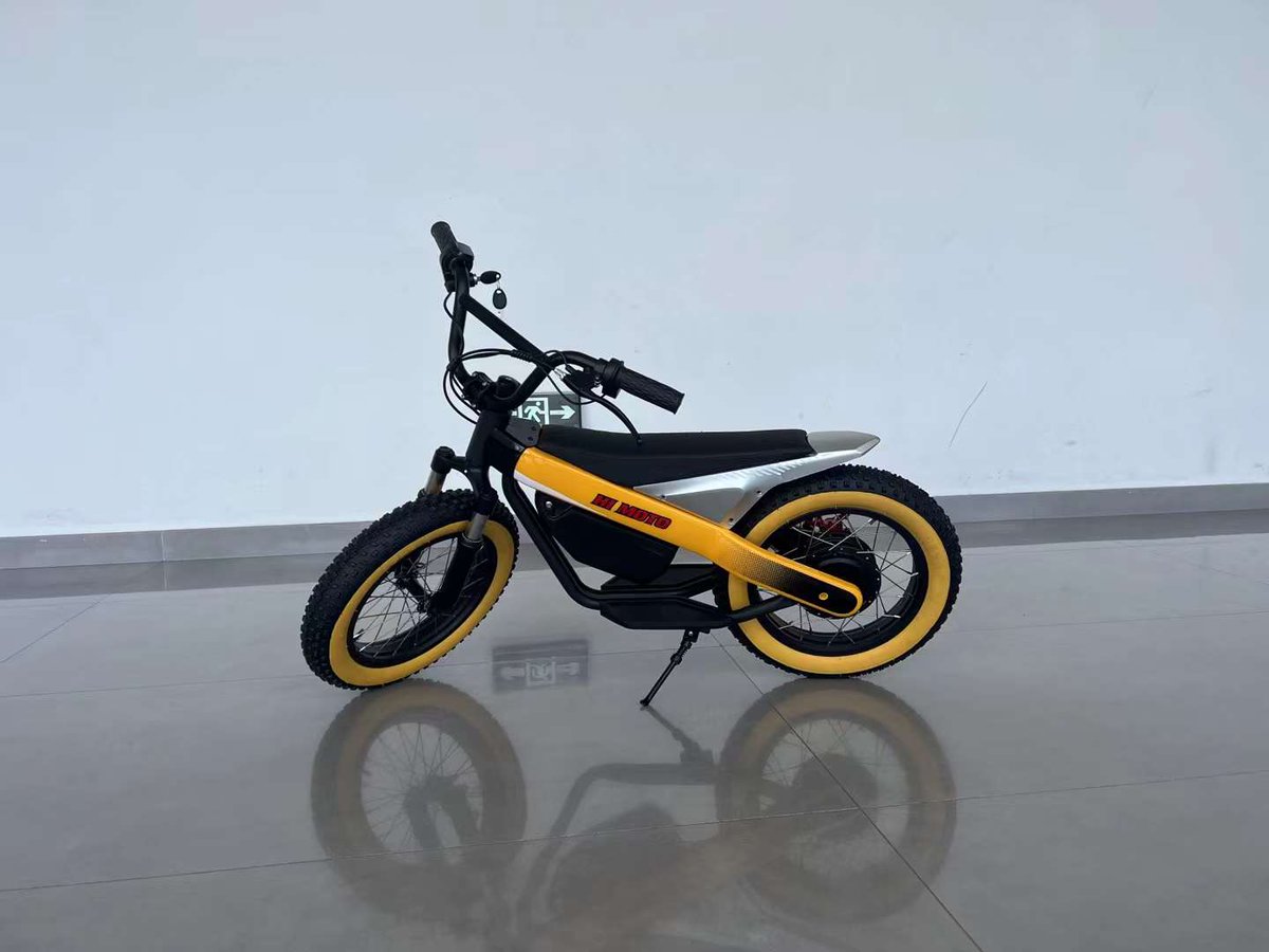 LinksEride_Tech's tweet photo. 16-inch single-seat kids electric bike balance bike with larger battery capacity
email: info@linkseride.com
Let's have fun together with families!

#balancescooter #balancebike #kidsscooter #scooter #kidsbikes #childscooter #childbike#electricscooter https://t.co/UY5v17WbbQ